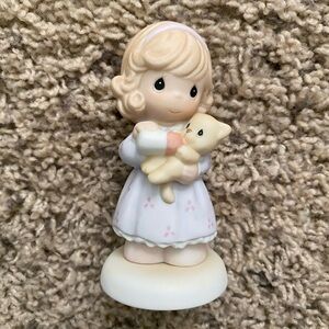 Precious Moments - 2000 - Fridays Child is Loving and Giving